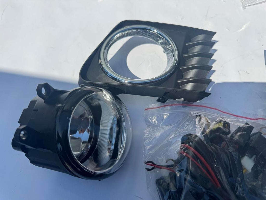 11-14 TOYOTA PRIUS V FOG LIGHT CH