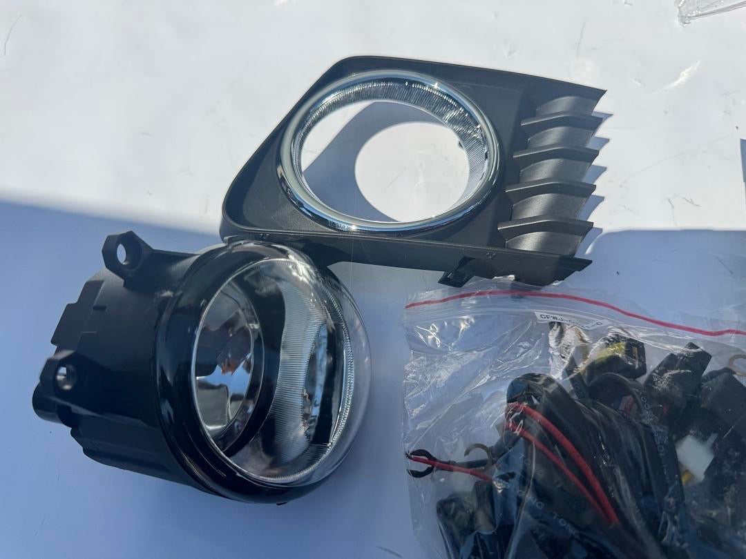 11-14 TOYOTA PRIUS V FOG LIGHT CH