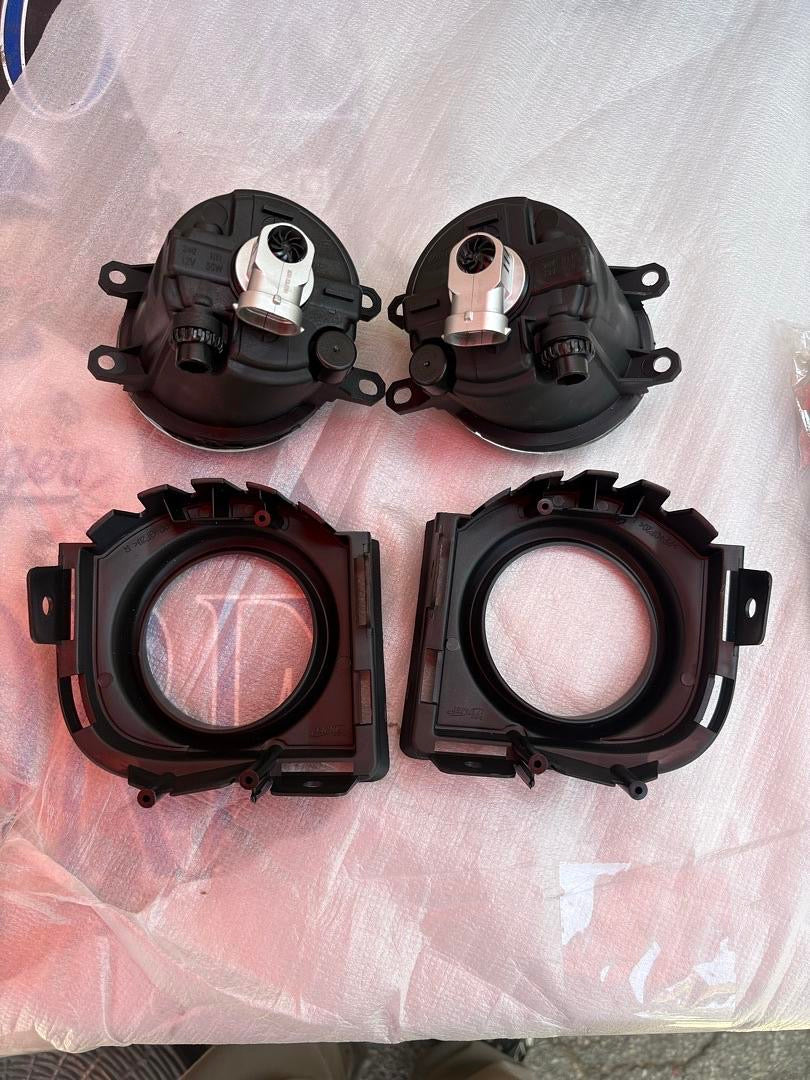 08-10 SCION XB CLEAR FOG LIGHTS