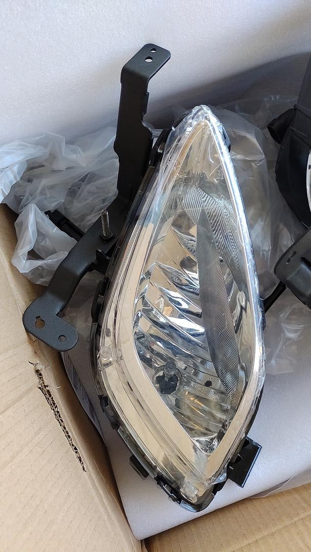 FOG LIGHT FOR 11-13 ELANTRA 4-DOOR SEDAN LUZ ANTINIEBLA CROMADA