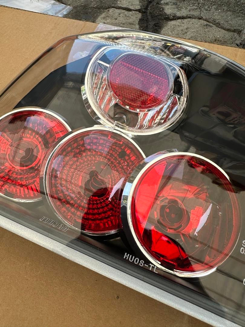 93-98 VOLKSWAGEN GOLF MK3 BLACK HOUSING CLEAR LENS TAILLIGHT ASSEMBLY