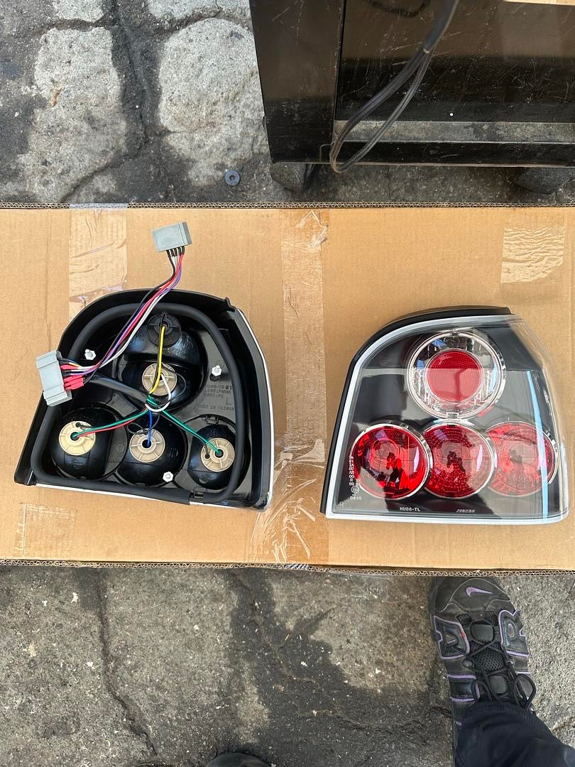 93-98 VOLKSWAGEN GOLF MK3 BLACK HOUSING CLEAR LENS TAILLIGHT ASSEMBLY