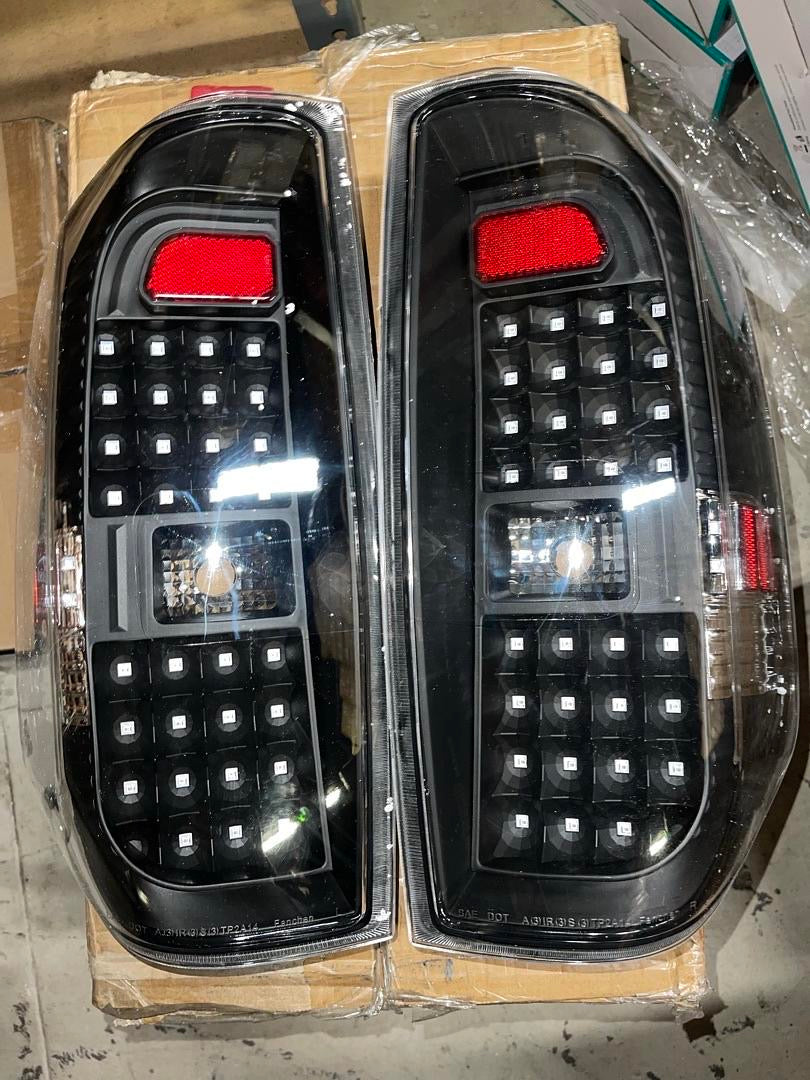 Open box as is 14-18 TUNDRA LED BLACK HOUSING CLEAR LENS TAIL LIGHTS