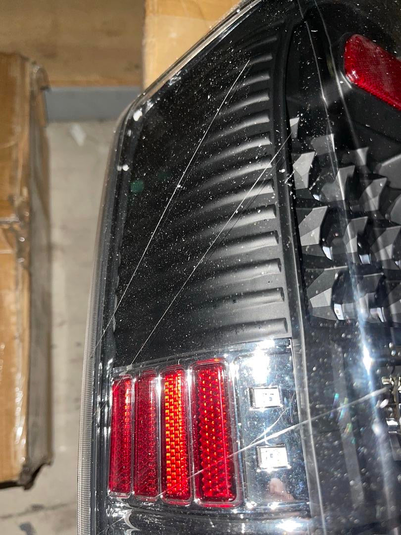 Open box as is 14-18 TUNDRA LED BLACK HOUSING CLEAR LENS TAIL LIGHTS