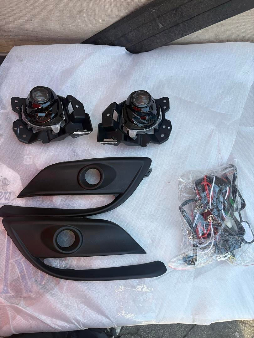 2017 MAZDA 3 CLEAR FOG LIGHTS WITH WIRING AND BEZEL CFWJ-0540-C