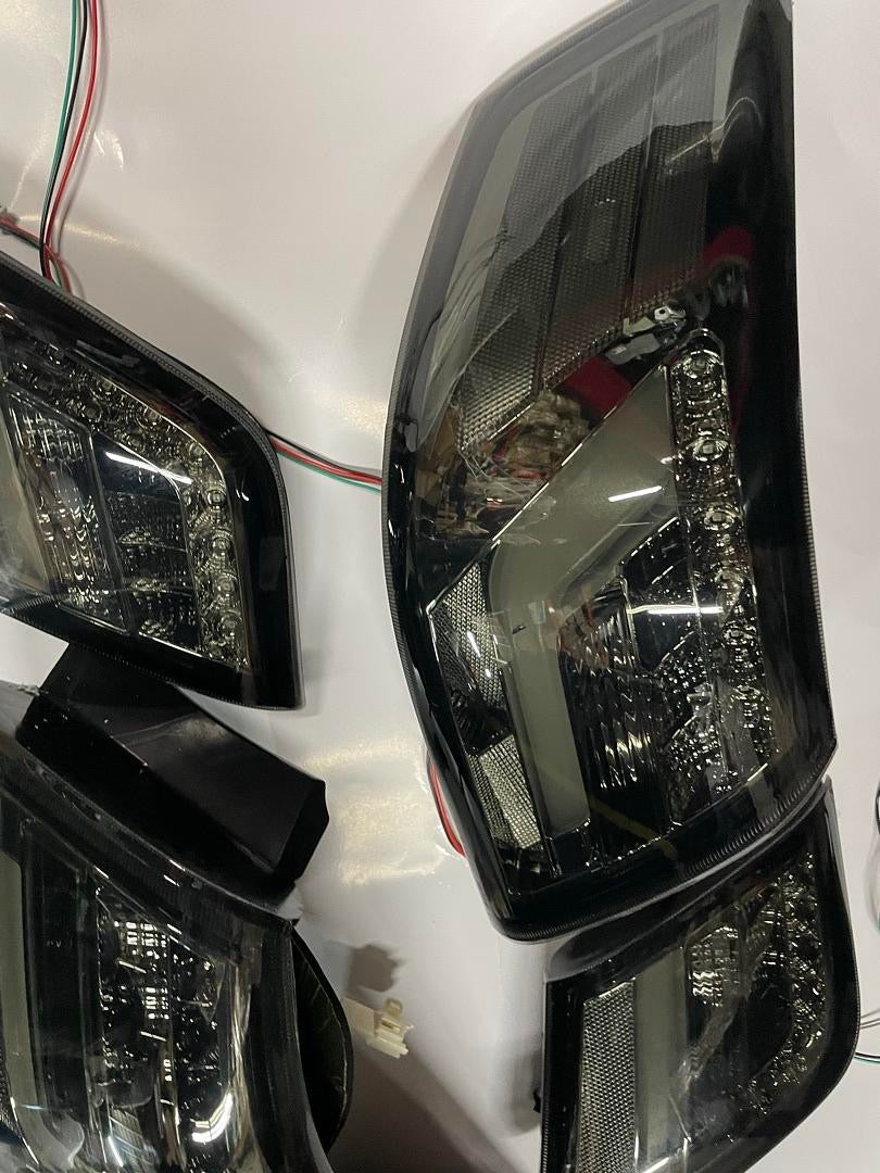 06-11 TOYOTA CAMRY SEDAN SMOKED LED TAILLIGHTS DOES NOT FIT HYBRID MODELS & CAMRY LE & SE & FACTORY LED LAMP