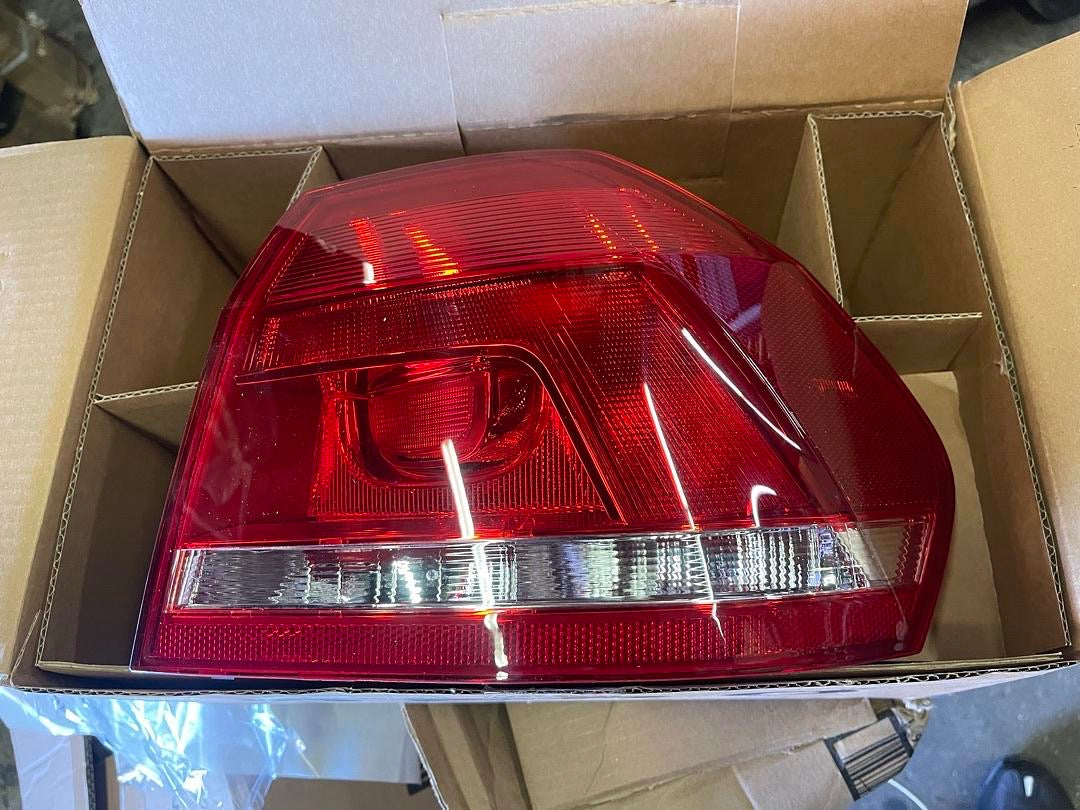 12-15 VOLKSWAGEN PASSAT RIGHT SIDE TAILLIGHT passenger single TL