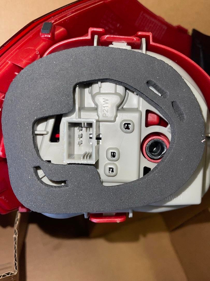 12-15 VOLKSWAGEN PASSAT RIGHT SIDE TAILLIGHT passenger single TL