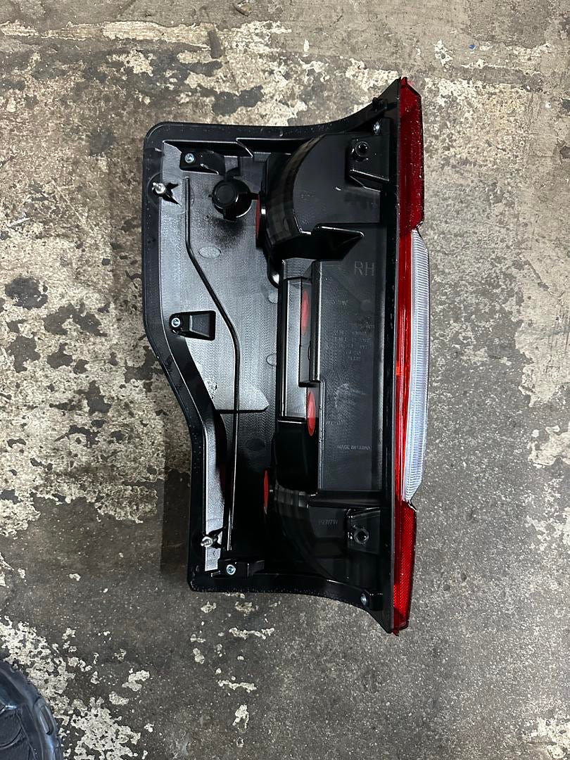 17-19 FORD F-250/F-350 OEM REAR TAILLIGHTS RED RIGHT SIDE PASSENGER
