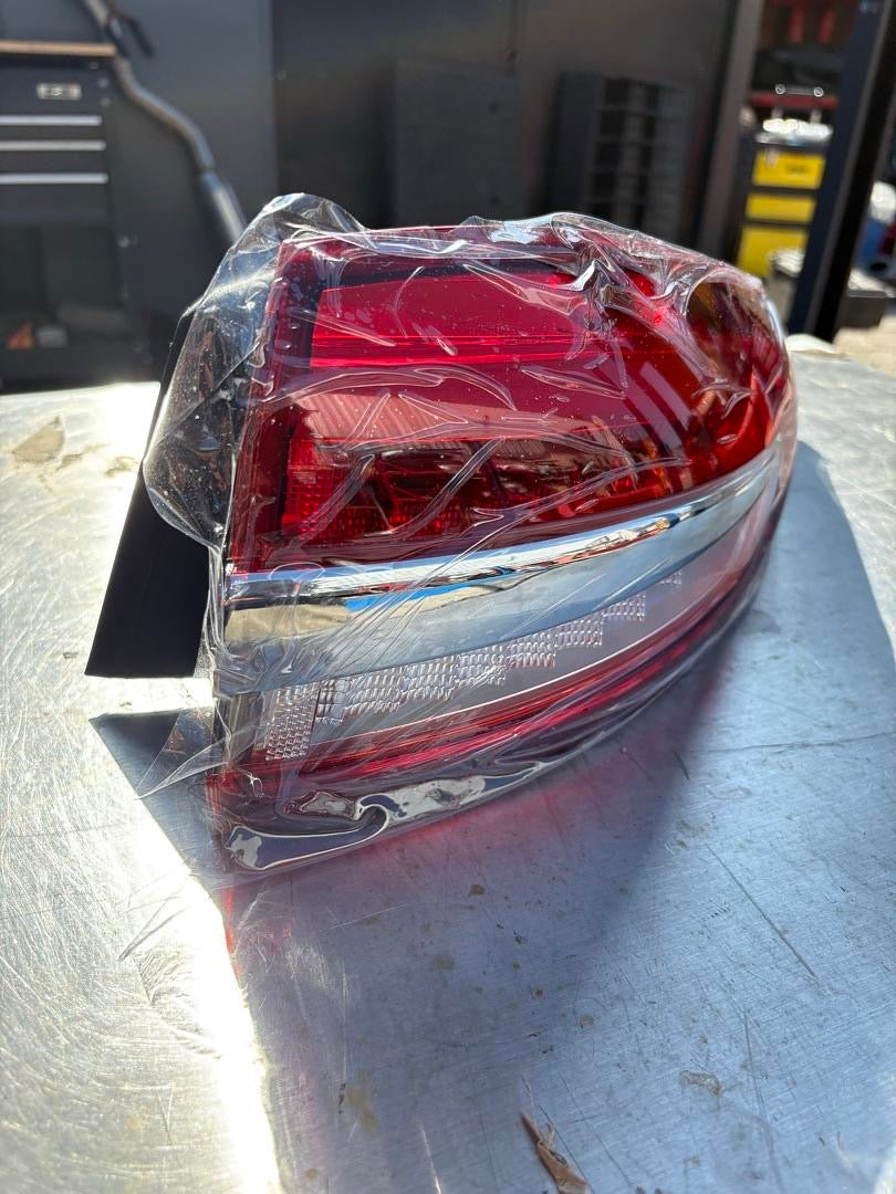 17-20 FORD FUSION RIGHT OE STYLE LED TAILLIGHT