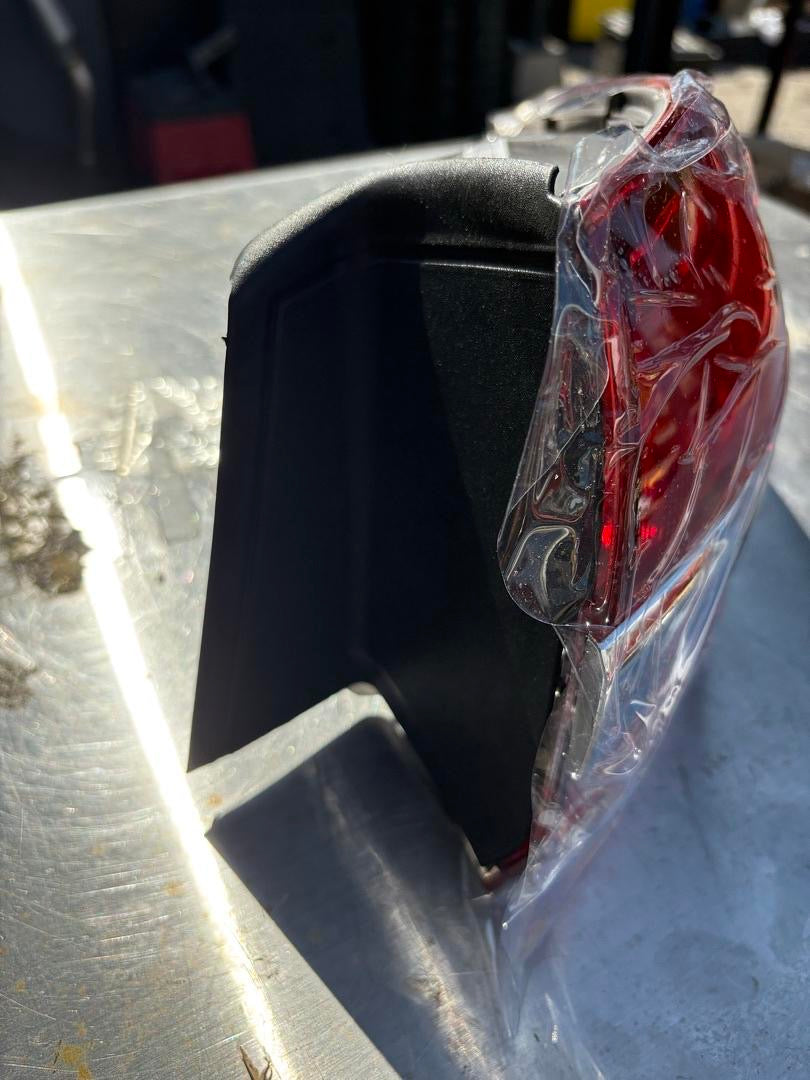 17-20 FORD FUSION RIGHT OE STYLE LED TAILLIGHT