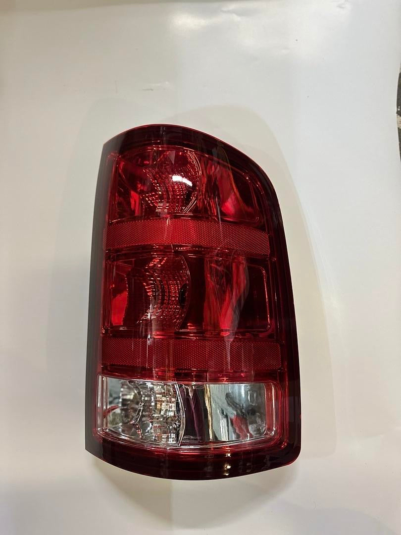 07-13 GMC SIERRA RIGHT SIDE PASSENGER SINGLE TAILLIGHT RED