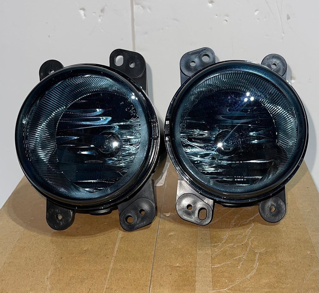 05–10 CHRYSLER 300 C SRT8 07-18 JEEP WRANGLER JK SMOKED LENS FOG LIGHTS FL-NS002-SM