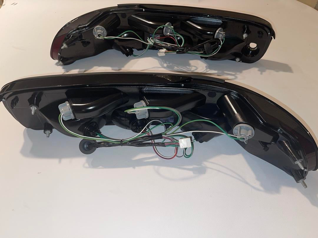 TAIL LIGHT ASSEMBLY DRIVER & PASSENGER SIDE [COMPATIBLE WITH 92-00 SC300 SC400]
