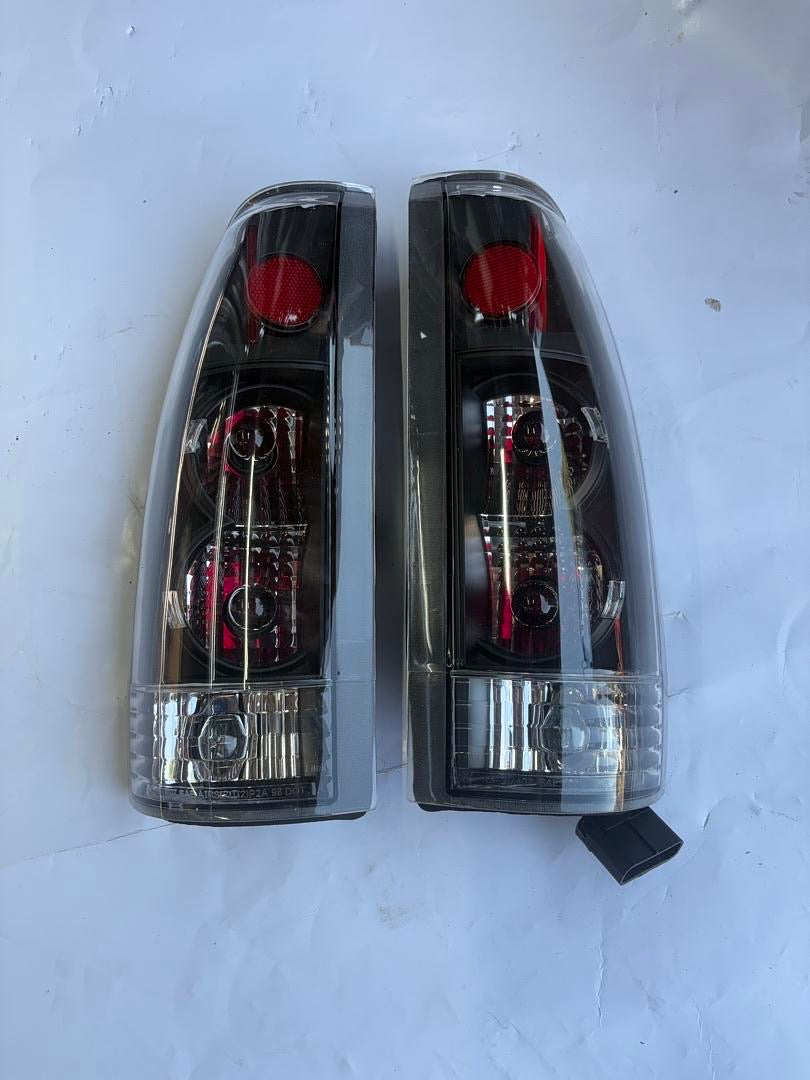 88-98 CHEVY C/K BLACK CLEAR TAILLIGHTS W/ BULBS