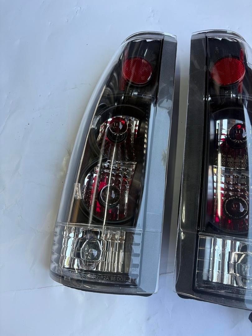 88-98 CHEVY C/K BLACK CLEAR TAILLIGHTS W/ BULBS