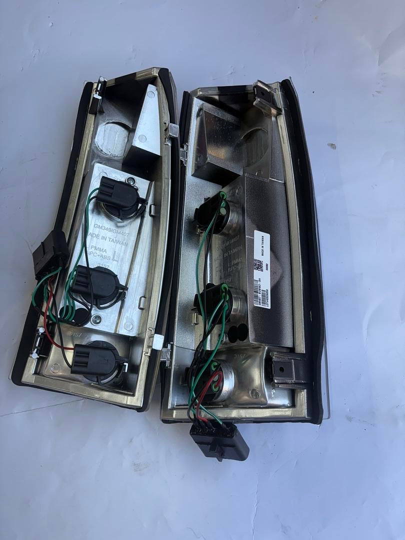 88-98 CHEVY C/K BLACK CLEAR TAILLIGHTS W/ BULBS