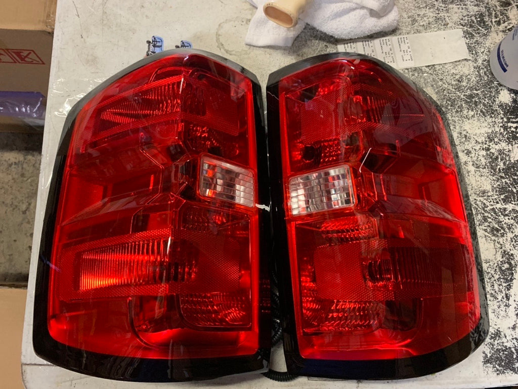 14-18 CHEVY SILVERADO 1500 HD RED PAIR OF TAILLIGHTS OEM STYLE