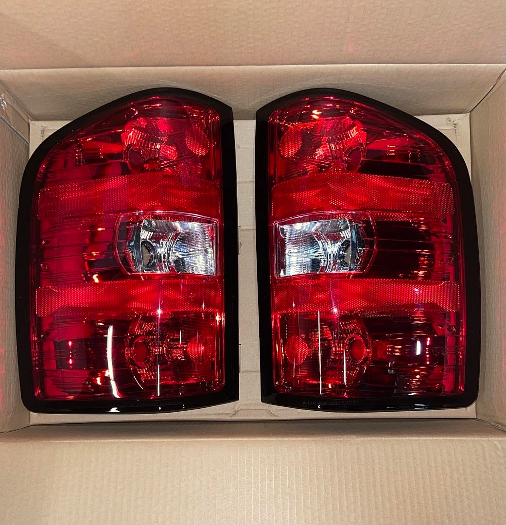 X00493J1JL | 07-13 CHEVY SILVERADO 1500 ORIGINAL STYLE RED TAILLIGHT(ON TOP OF SHIPPING)