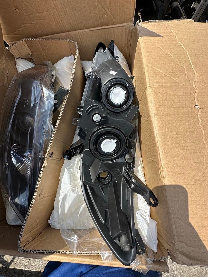 11-20 TOYOTA SIENNA HEADLIGHTS BLACK CLEAR