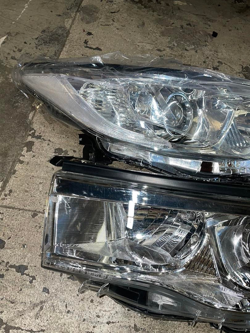 14-16 TOYOTA HIGHLANDER CLEAR HOUSING AND CLEAR WITH CLEAR PROJECTOR HEADLIGHTS