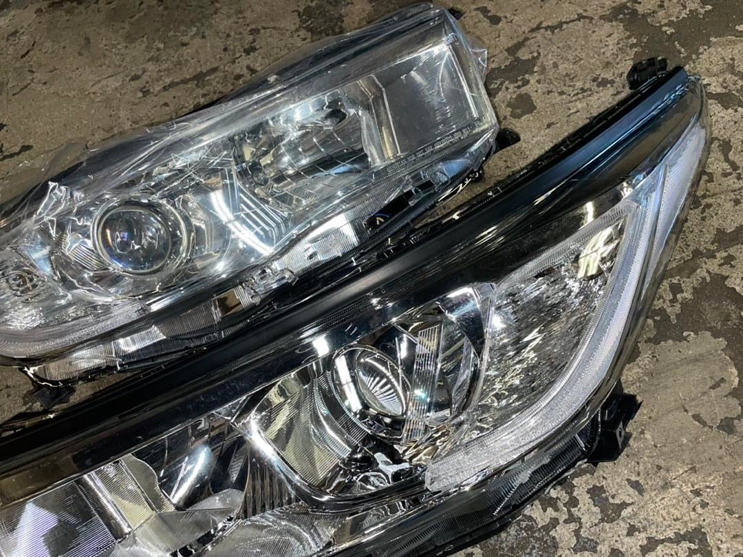 14-16 TOYOTA HIGHLANDER CLEAR HOUSING AND CLEAR WITH CLEAR PROJECTOR HEADLIGHTS