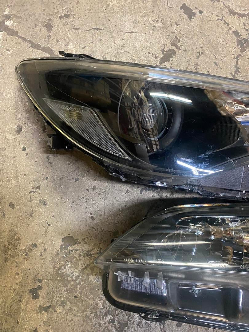 Open Box 15-17 TOYOTA CAMRY BLACK HOUSING CLEAR PROJECTOR HEADLIGHTS