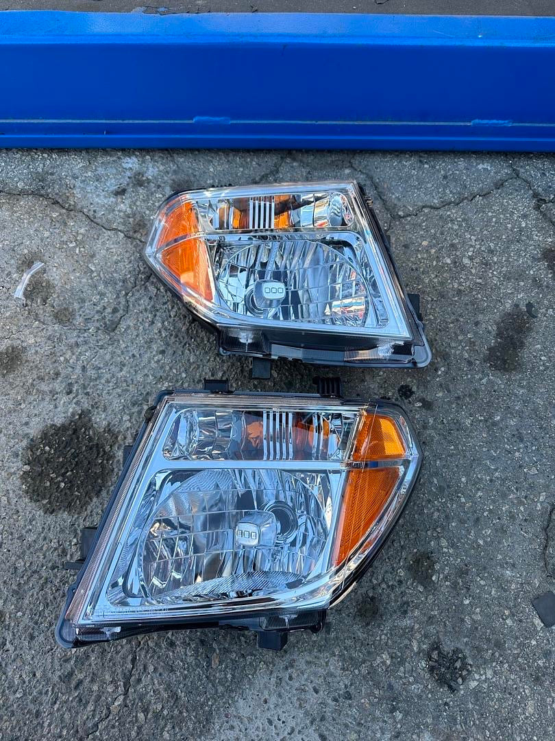 DEPO 05-07 NISSAN FRONTIER / NISSAN PATHFINDER CHROME AMBER HEADLIGHTS