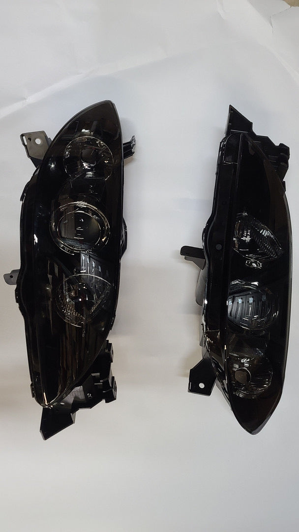 04-09 MAZDA 3 4-D00R SEDAN SMOKE/CLEAR