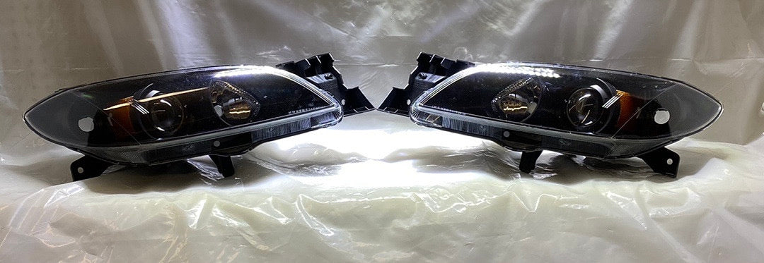 OB 04-09 MAZDA 3 4DR BLACK HOUSING AND CLEAR PROJECTOR HEADLIGHTS