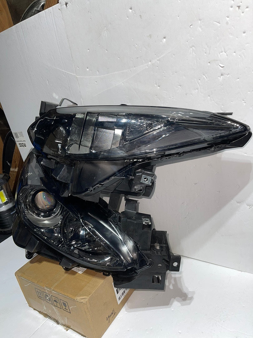 MAZDA 3 SMOKED PROJECTOR HEADLIGHTS FOR 2013 TO 2017