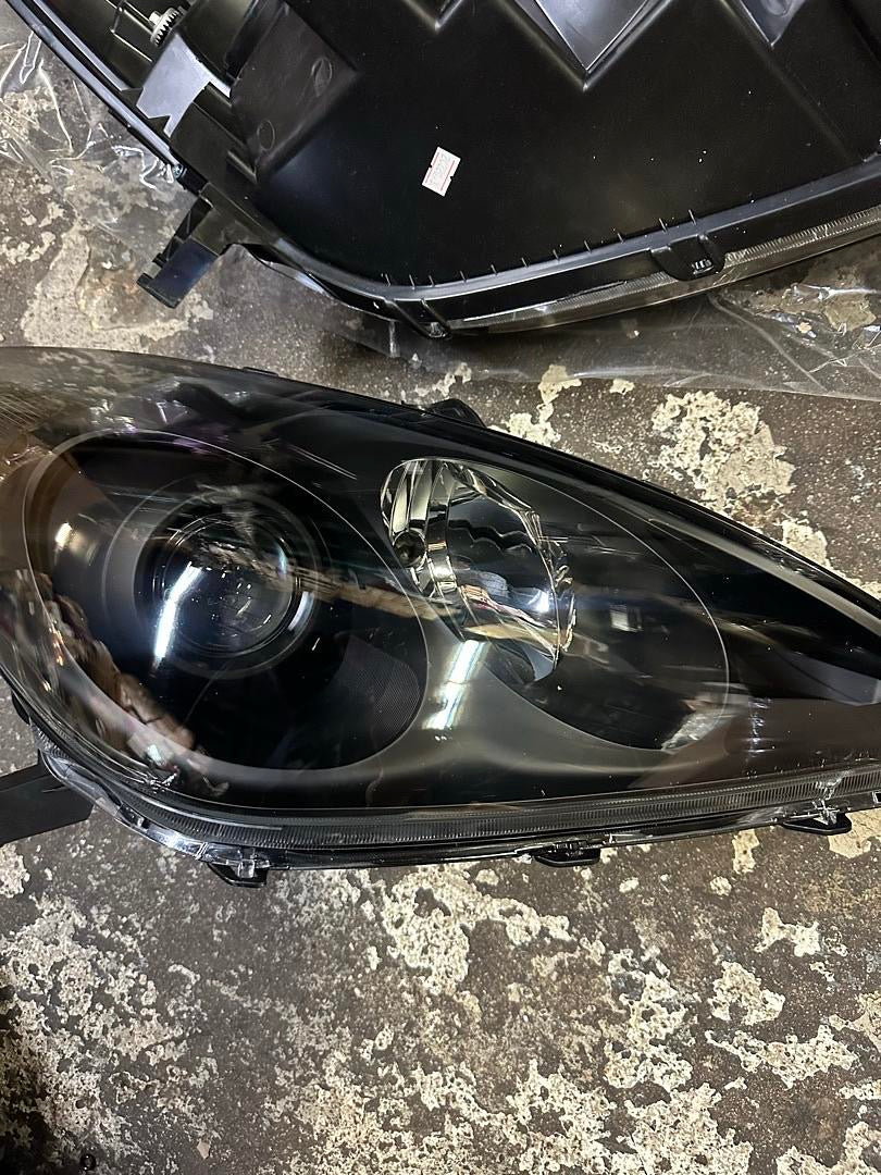 04-06 LEXUS ES300 BLACK HOUSING HEADLIGHTS