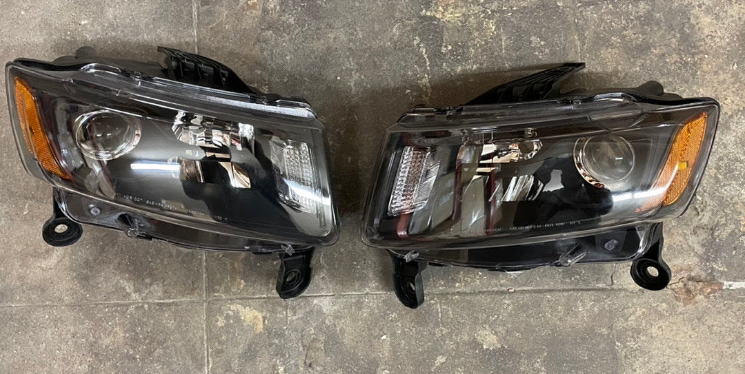OB 14-16 GRAND CHEROKEE BLACK HOUSING amber PROJECTOR HEADLIGHTS