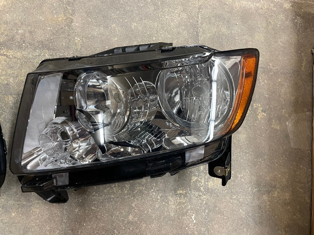 11-13 GRAND CHEROKEE SMOKED LENS AMBER HEADLIGHTS