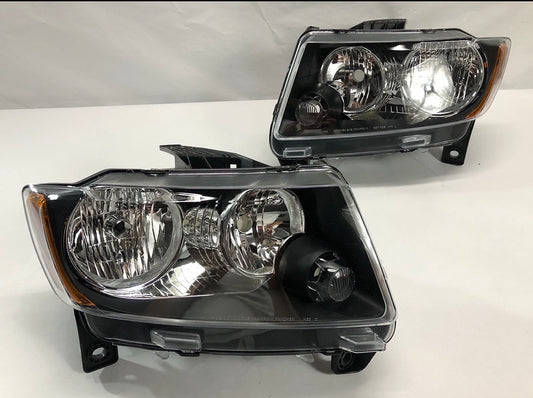 REFURBISHED 11-13 JEEP GRAND CHEROKEE CHROME AND BLACK HOUSING WITH CLEAR AMBER HEADLIGHTS