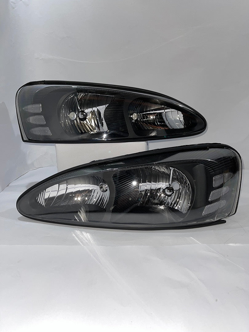 04-08 PONTIAC GRAND PRIX BLACK HOUSING CLEAR CORNER HEADLIGHTS REPLACEMENT FOR 04-08 GRAND PRIX