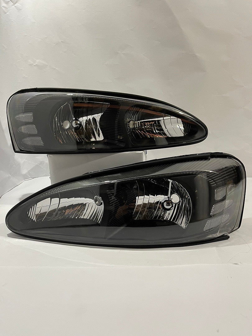 04-08 PONTIAC GRAND PRIX BLACK HOUSING CLEAR CORNER HEADLIGHTS REPLACEMENT FOR 04-08 GRAND PRIX