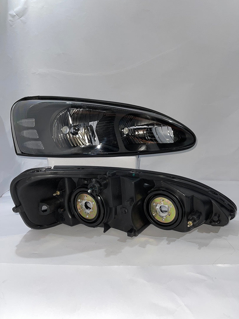 04-08 PONTIAC GRAND PRIX BLACK HOUSING CLEAR CORNER HEADLIGHTS REPLACEMENT FOR 04-08 GRAND PRIX