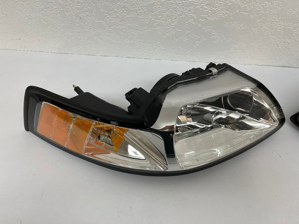 99-04 FORD MUSTANG CHROME HOUSING AND CLEAR WITH AMBER HEADLIGHTS