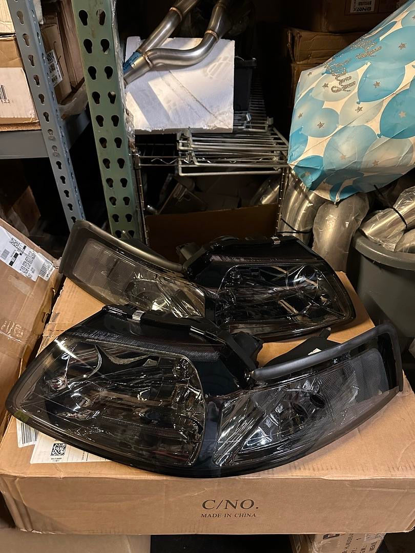99-04 FORD MUSTANG SMOKED / CLEAR REFLECTORS