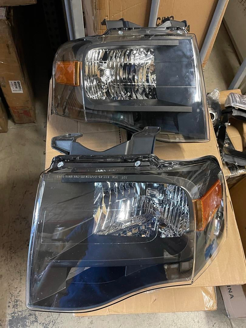 OB/ REFURBISHED 07-14 FORD EXPEDITION BLACK HOUSING HEADLIGHTS W/ AMBER CORNERS