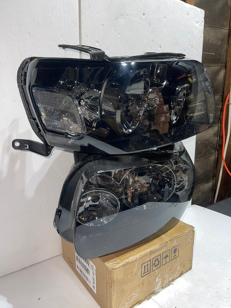 05-07 FORD ESCAPE SMOKED HEADLIGHTS