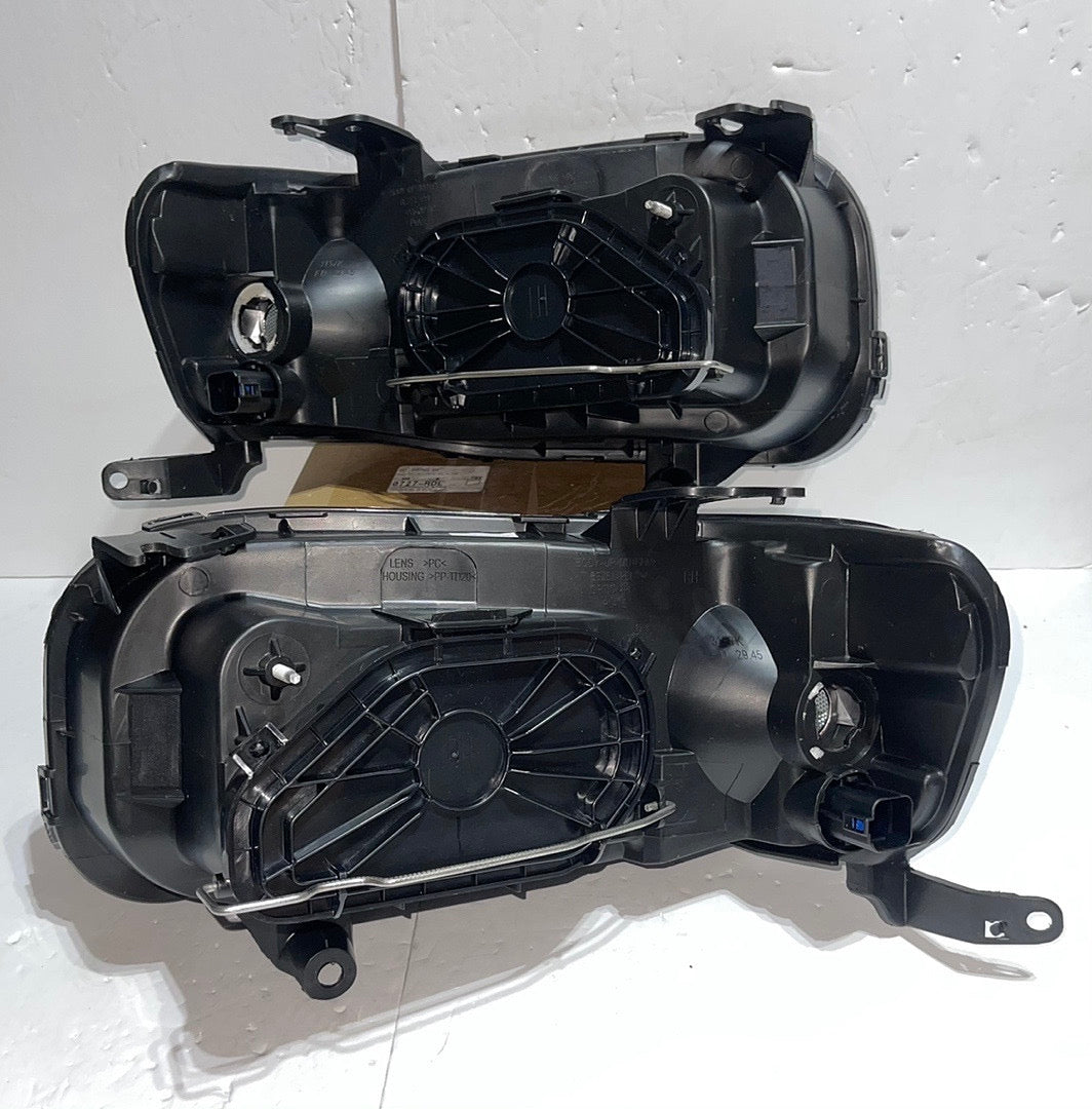 05-07 FORD ESCAPE SMOKED HEADLIGHTS