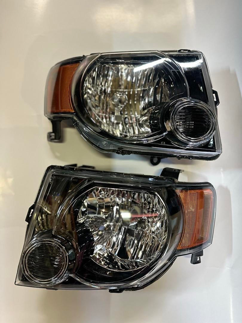 08-12 FORD ESCAPE HEADLIGHTS WITH BLACK AMBER