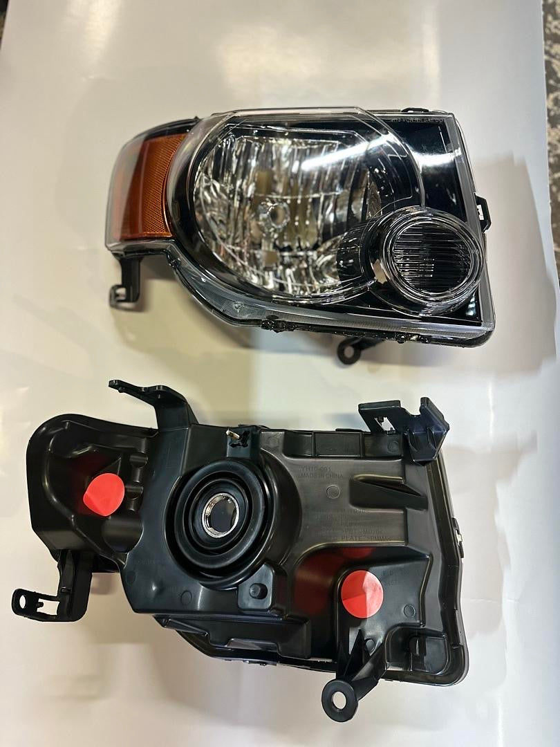 08-12 FORD ESCAPE HEADLIGHTS WITH BLACK AMBER