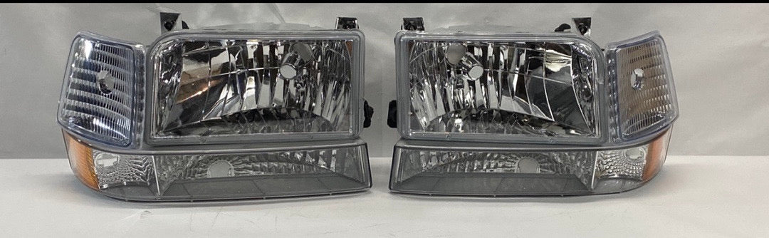 92-96 FORD F-150/ F-250/ F-350 / BRONCO CHROME HOUSING / AMBER HEADLIGHT DRIVER & PASSENGER SIDE