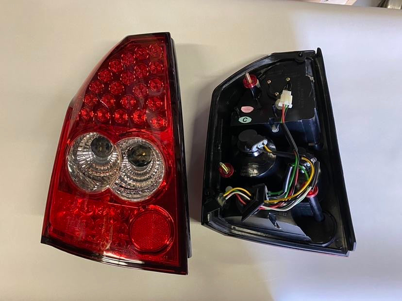 05-06 DODGE CHRYSLER 300 LED RED REAR TAILLIGHTS