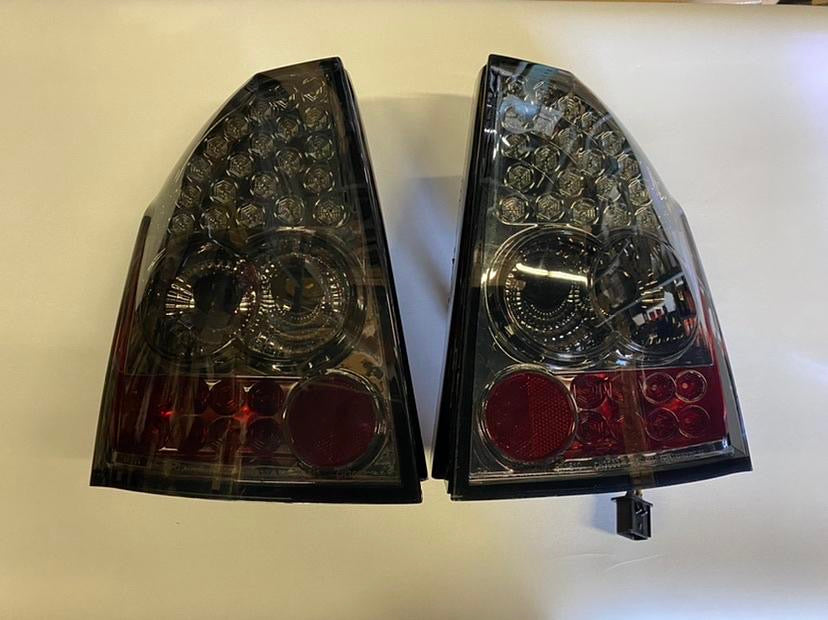 05-06 DODGE CHRYSLER 300 LED SMOKED REAR TAILLIGHTS