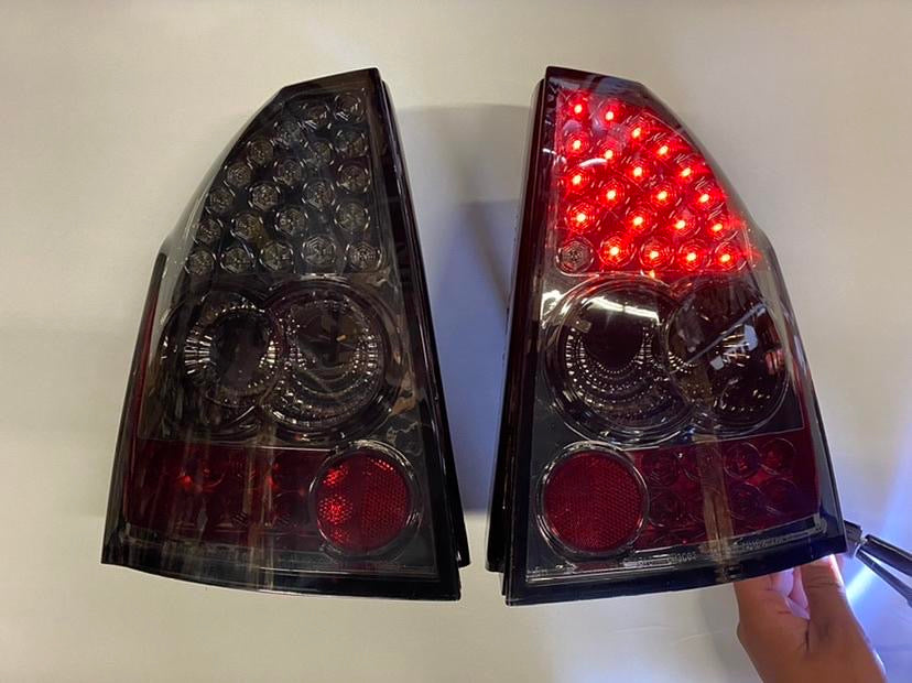 05-06 DODGE CHRYSLER 300 LED SMOKED REAR TAILLIGHTS