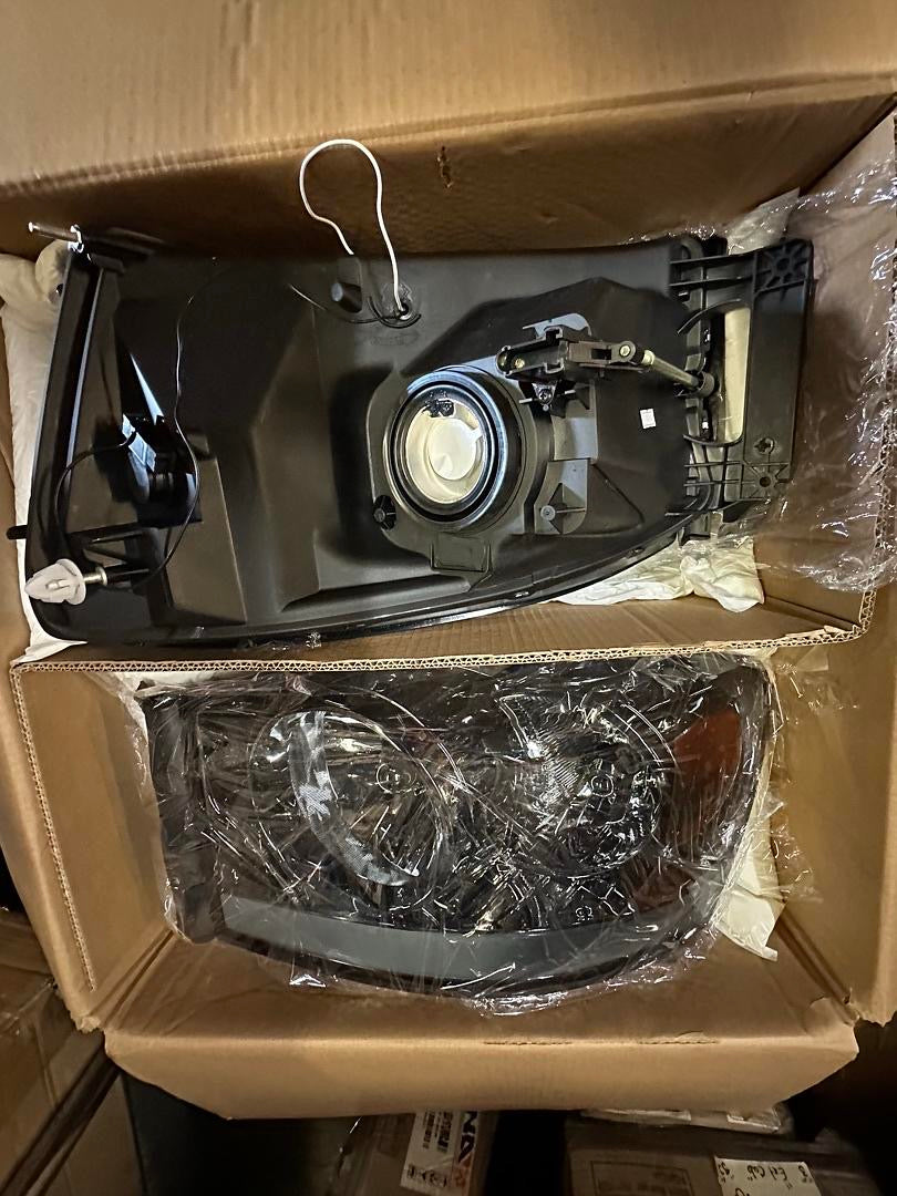 06-08 DODGE RAM 1500 06-09 DODGE RAM 2500 3500 LED SMOKED LENS AMBER CORNER HEADLIGHTS